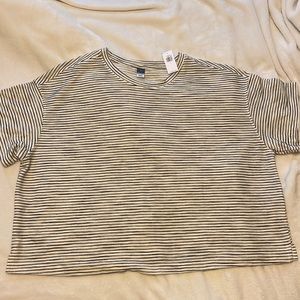 Old Navy short sleeve oversized cropped T-shirt, size Large. NWT